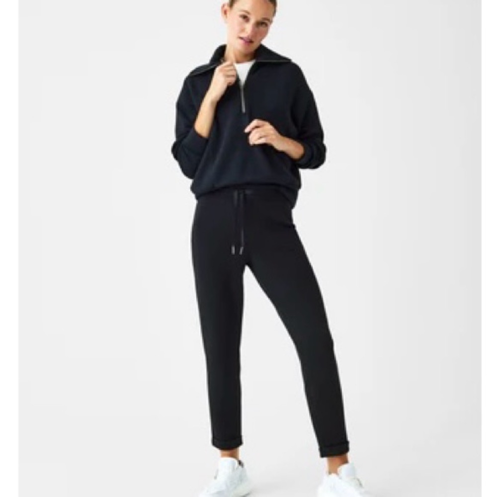 NEW SPANX AirEssentials®
Tapered Pant Tall XS